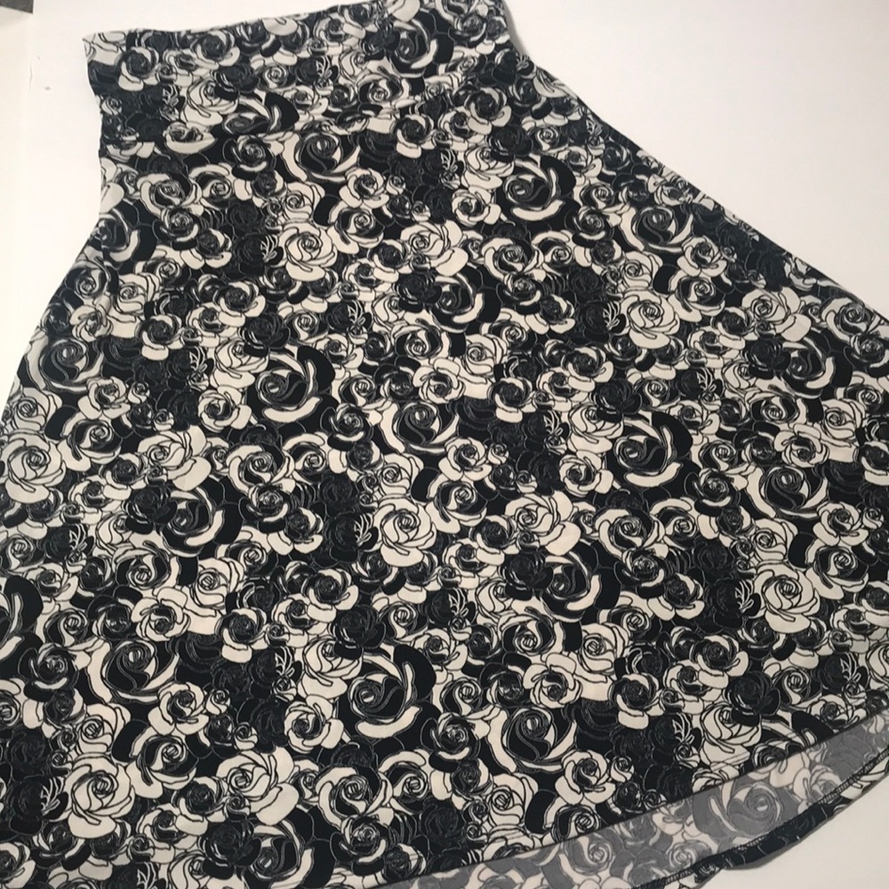 Slinky black and white LuLaRoe Azure
